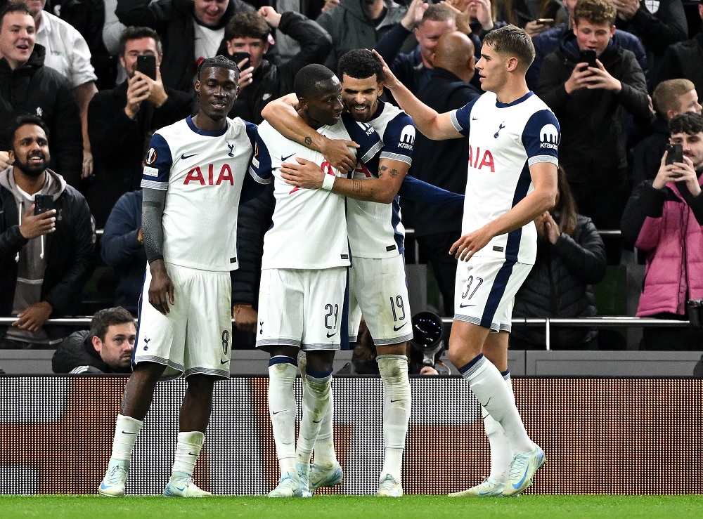 Kết quả bóng đá hôm nay 27/9: Tottenham vượt qua Qarabag với 10 người - Ảnh 1